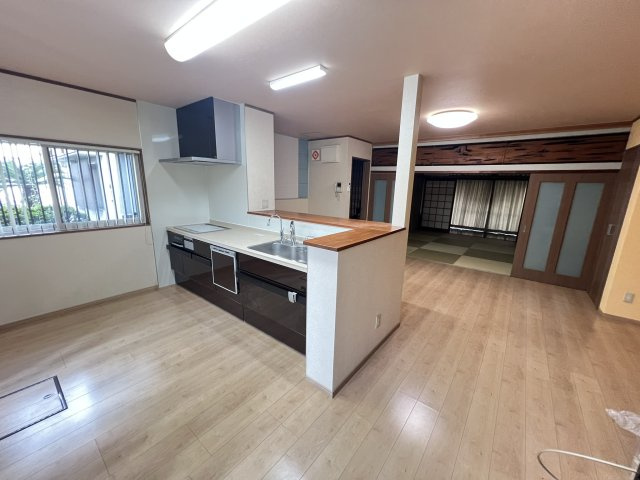 青葉町中古住宅の居間・リビング