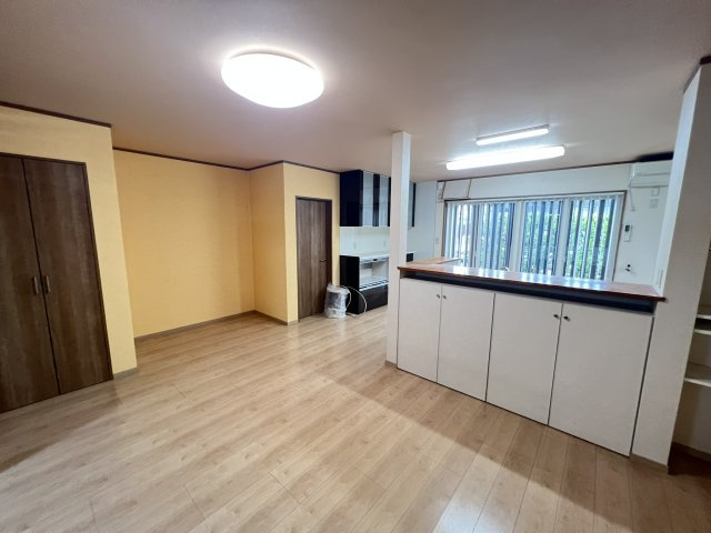 青葉町中古住宅の居間・リビング