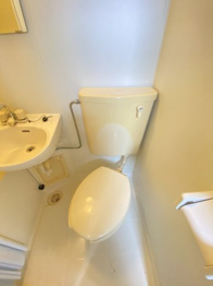 浴室内にトイレがあります！