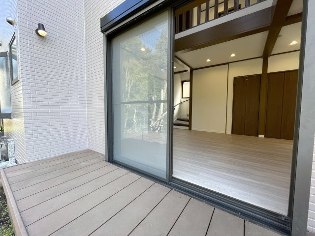みぽりんの愛称で呼ばれているかいないかは分からない三保町。グランピングしているかの様な佇まいある戸建は、疲れた心を癒すに違いありません、な、【緑区三保町戸建】リフォームのバルコニー