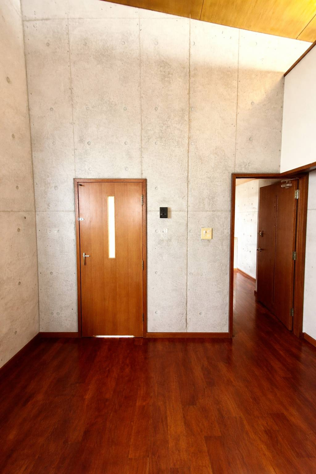 島尻郡南風原町字津嘉山の中古一戸建のその他|２階洋室＋WIC※AIにより残置物等を除去・加工したイメージです。現況と異なる場合があり、詳細は現地にてご確認ください。