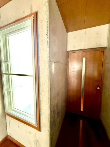島尻郡南風原町字津嘉山の中古一戸建のその他|２階廊下・浴室洗面台＆トイレ入口