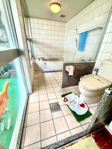 島尻郡南風原町字津嘉山の中古一戸建のその他|開放感のある浴室＆トイレ