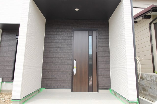 鴨部２丁目　新築戸建　2号棟（全2区画）の玄関
