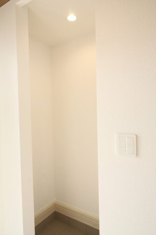 鴨部２丁目　新築戸建　2号棟（全2区画）の収納|シューズインクローク