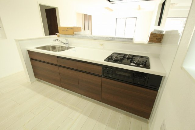 鴨部２丁目　新築戸建　2号棟（全2区画）のキッチン|カウンターキッチン