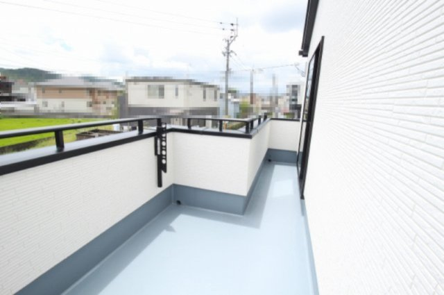 鴨部２丁目　新築戸建　2号棟（全2区画）のバルコニー|2F　南の部屋　8.0帖+WIC+CL