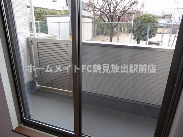 東大阪市西堤１丁目のアパートのバルコニー