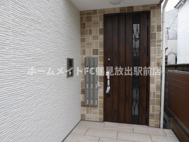 東大阪市西堤１丁目のアパートのエントランス