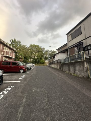 サンメゾンB棟の駐車場