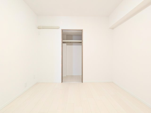 浅草ロイヤルマンションの洋室|～WIC付きの居室写真～