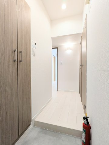 浅草ロイヤルマンションの玄関|～収納付き玄関写真～