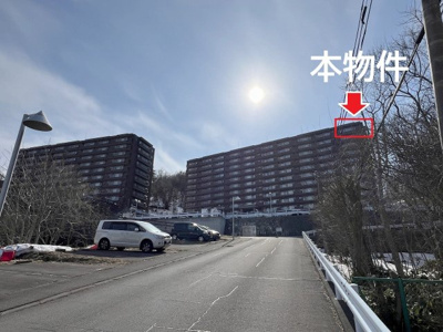 【外観】 | パーソナルヒルズ宮の沢ファーストステージ | 北一条通から入ってすぐの通路を上がった高台のマンションです♪