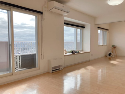 【居間・リビング】 | パーソナルヒルズ宮の沢ファーストステージ | 14.5帖リビングは和室・洋室と一体で合わせて28帖の大スペース♪