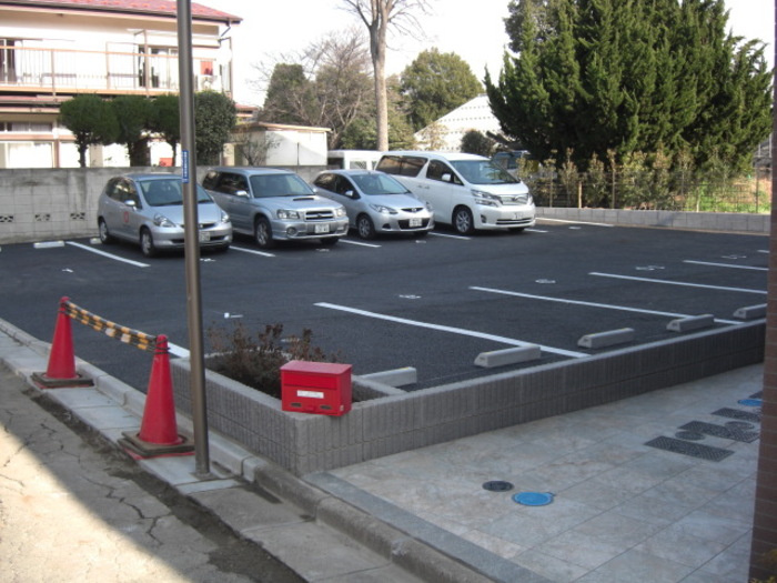 プレミールコートの駐車場