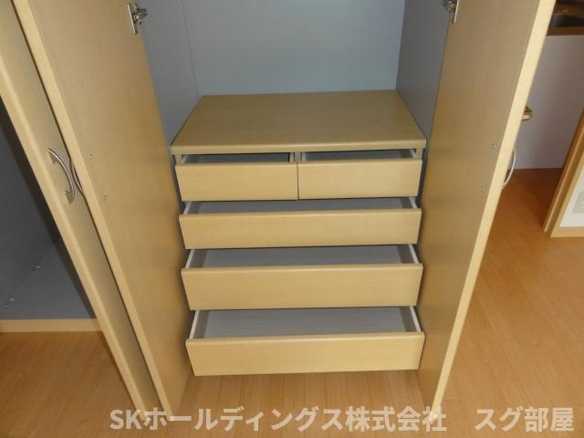 スマイル　ハウス　（Ｓｍｉｌｅ　Ｈｏｕｓｅ）の収納|洋室引き出し付収納