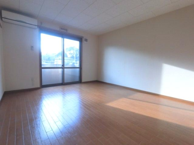 【設備】 | ＊洋室の写真になります。