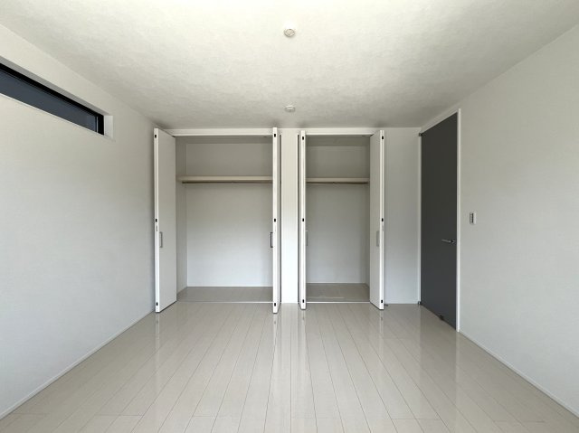 賑やかな街での暮らしに少し疲れたあなたへ。ぴったりなお家見つけました。【高座郡寒川町田端新築戸建】の洋室|スタンダードな洋室です