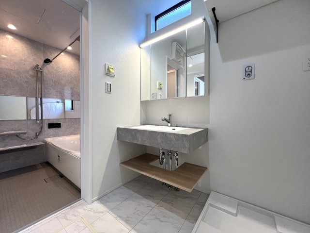 賑やかな街での暮らしに少し疲れたあなたへ。ぴったりなお家見つけました。【高座郡寒川町田端新築戸建】の独立洗面台|独立洗面台です