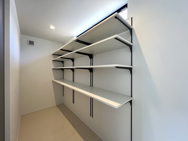 賑やかな街での暮らしに少し疲れたあなたへ。ぴったりなお家見つけました。【高座郡寒川町田端新築戸建】の収納|たっぷりとした収納スペースです