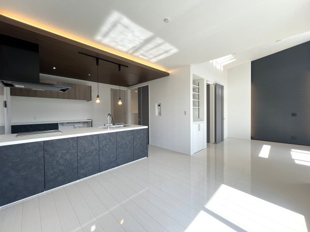 賑やかな街での暮らしに少し疲れたあなたへ。ぴったりなお家見つけました。【高座郡寒川町田端新築戸建】の居間・リビング|ゆったり過ごせるリビングです