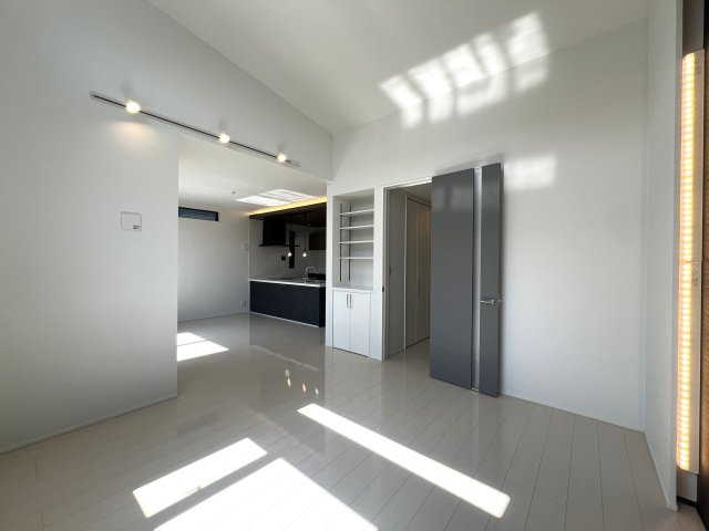 賑やかな街での暮らしに少し疲れたあなたへ。ぴったりなお家見つけました。【高座郡寒川町田端新築戸建】の居間・リビング|居間です