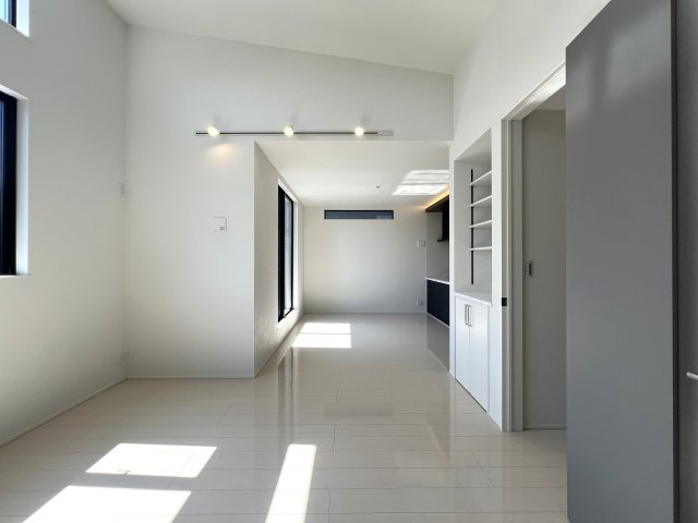 賑やかな街での暮らしに少し疲れたあなたへ。ぴったりなお家見つけました。【高座郡寒川町田端新築戸建】の居間・リビング|居間です