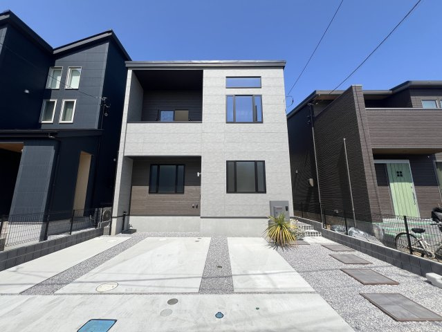 賑やかな街での暮らしに少し疲れたあなたへ。ぴったりなお家見つけました。【高座郡寒川町田端新築戸建】の外観|外観もきれいです