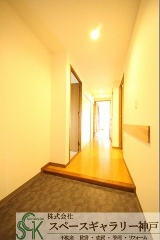 王塚西シティコートの玄関|※お部屋により仕様が異なる場合があります。