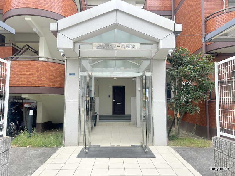 エスポワール緑地　仲介手数料無料のエントランス