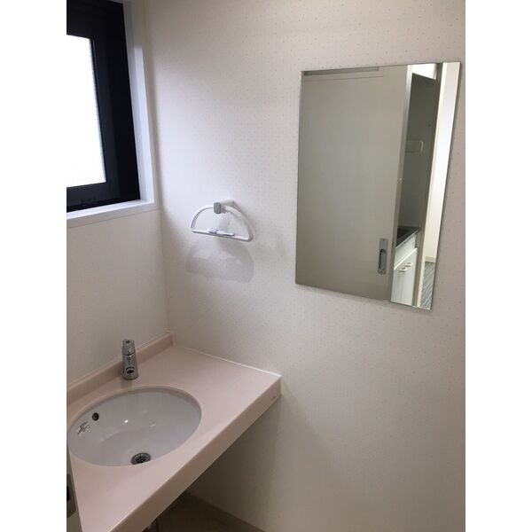 Ｊ.ＳＫＹ.ＢＬＤＧビルの洗面所