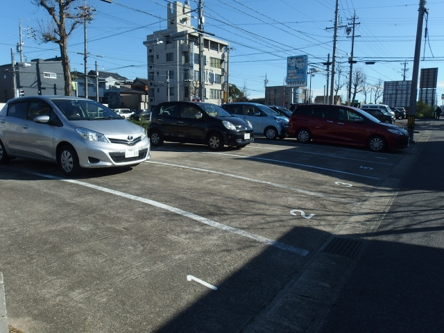 井坂ビルの駐車場