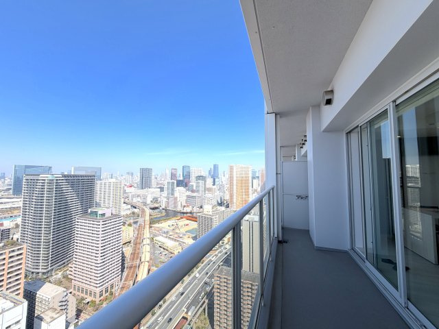 新規リノベーション／38階からの東京を一望／海に隣接するベイクレストタワーのバルコニー
