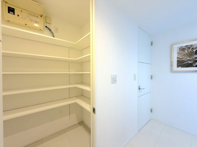 新規リノベーション／38階からの東京を一望／海に隣接するベイクレストタワーの収納