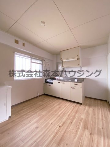 【居間・リビング】 | 　ビレッジハウス倉治3号棟 | 明るい居間です