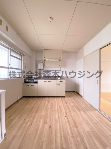 【居間・リビング】 | 　ビレッジハウス倉治3号棟 | ゆったりとした居間です