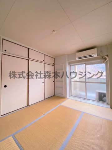 【寝室】 | 　ビレッジハウス倉治3号棟 | 落ち着いて過ごせるお部屋なので、寝室にいかがでしょうか