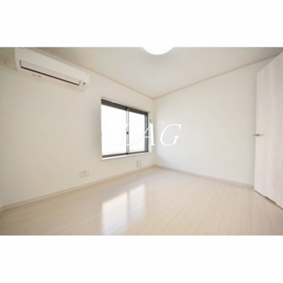 【居間・リビング】 | レーヴ扇 | 洋室のお部屋です。