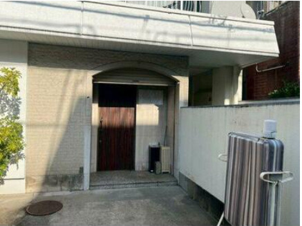 森マンションのエントランス