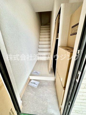 グラッドネス江坂の玄関