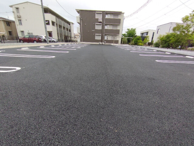 La　Felice（ラ　フェリーチェ）の駐車場