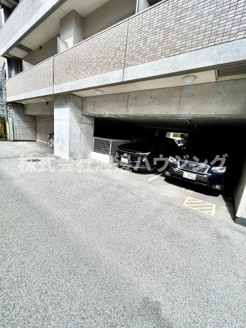 パークレジデンス江坂の駐車場