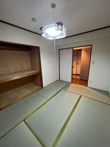府中市紅葉丘２丁目の賃貸マンションの和室|※別号室の参考写真です
