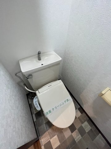 府中市紅葉丘２丁目の賃貸マンションのトイレ|※別号室の参考写真です