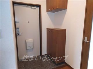 メゾン・エスポワール・アラタニの玄関|シューズボックス
