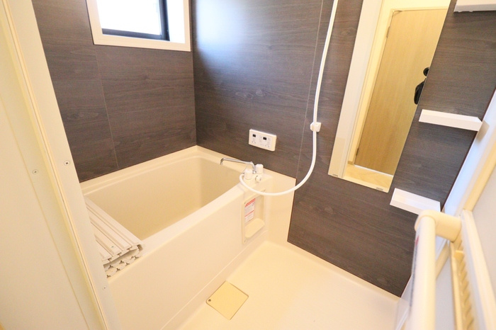 メゾン森ＰａｒｔⅦ・Ⅷの浴室|ユニットバス（小窓付）