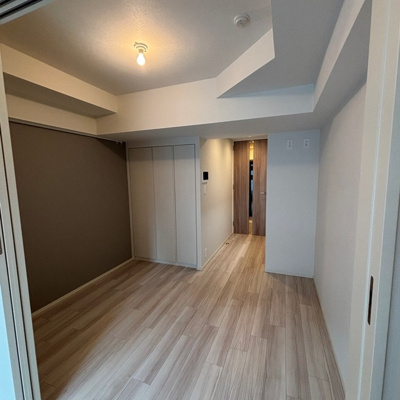 【居間・リビング】 | パークアクシス新宿百人町 | ※写真は同タイプ住戸です。