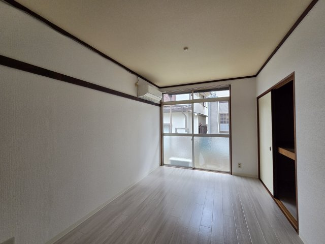 東山ハイツの洋室
