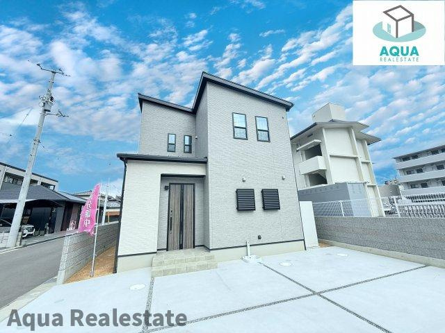 丸亀市中府町３丁目　未入居モデルハウスの前面道路含む現地写真|前面道路含む現地写真です