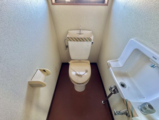 古河市茶屋新田中古戸建のトイレ